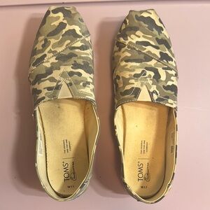 TOMS Womens Camouflage Loafers